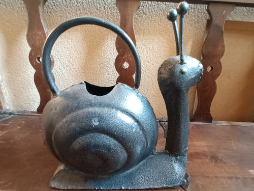 Arrosoir metal forme escargot