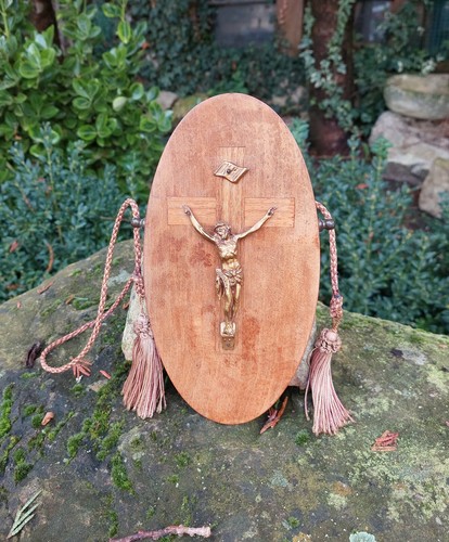 Ancien crucifix sur support - , en