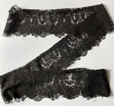 Ancien galon de dentelle noire