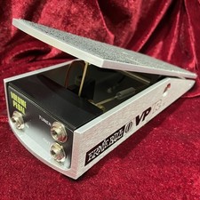 Pédale de volume guitare Ernie Ball VP Jr utilisée avec des vêtements...