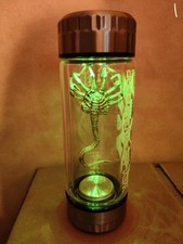 Capsule alien facehugger