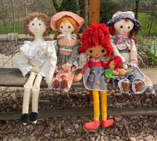 Lot de 4 poupées chiffons -