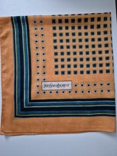 Carré vintage Yves Sant