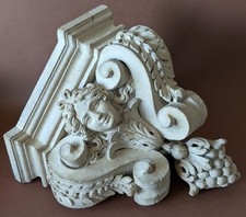 Console d'applique, bois sculpté rechampi, époque 18ème / visage sculpté