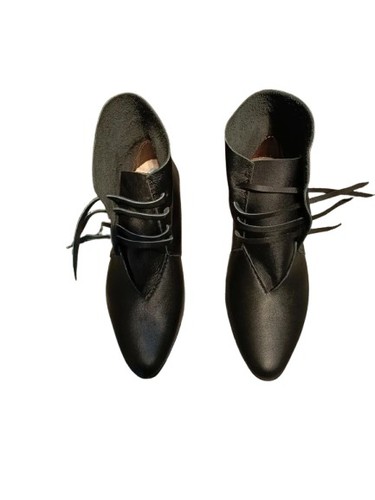 Chaussures médiévales - , en