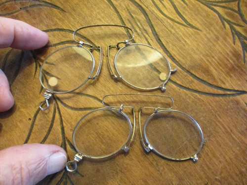 Ancienne paire de lunette - 2),
