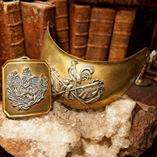 CUIVRERIE MILITAIRE ENSEMBLE PLAQUE DE CEINTURON ET SON HAUSSE COL DE   1830