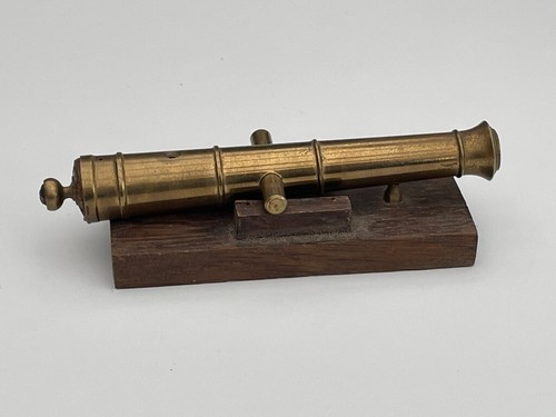 Ancien petit canon en - et,