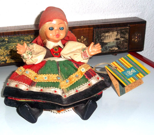 Vintage poupee folklorique - vintage,