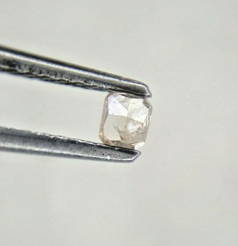 Diamant naturel rose taillé - naturel,