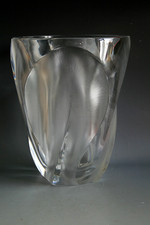 LALIQUE INGRID GLASS VASE
