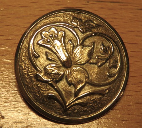 Bouton art nouveau ancien lys - ancien,