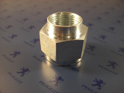 Ecrou 50 moyeu av - 20,