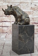Signée Milo Animal Statue