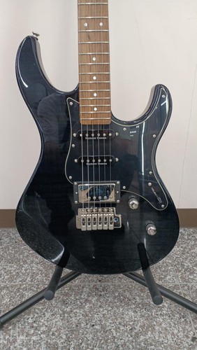 Guitare électrique - (yamaha),