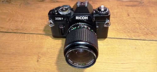 Appareil photo ancien réflex