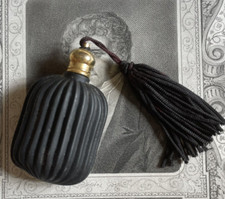 Fiole à parfum vintage en céramique cannelée noire flacon rectangle aplati