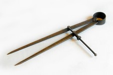 Compas ancien droit à secteur (maintien de l'écartement) à pointes sèches, en ac