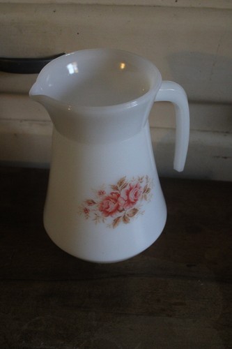 Pichet arcopal motif fleurs - pichet,