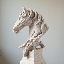 Statue de tête de cheval