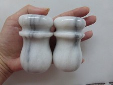 duo salière et poivrier en marbre année 80  413gr  7,5x5cm  tbé