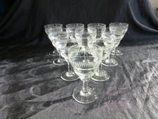 LOT DE 10 ANCIENS VERRES A VIN A PIED GRAVE DE FRISE FORME EVASEE ET ONDULEE