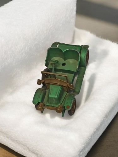 Ancienne voiture miniature