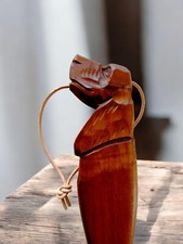 Tire-Botte En Bois Sculpté À