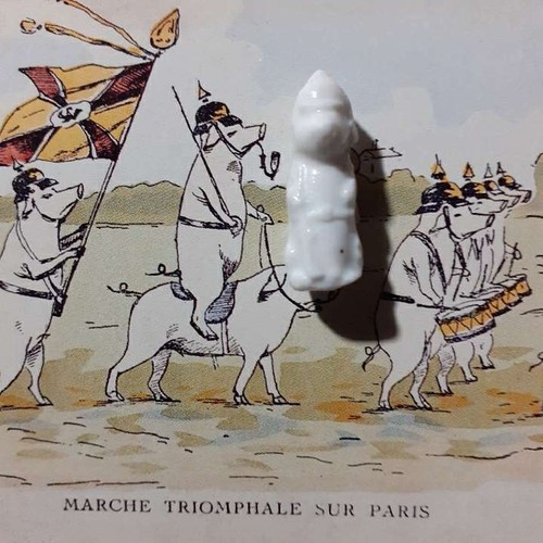 Fève ancienne cochon casque - fÈve, casque"