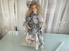 Poupée d'artiste en