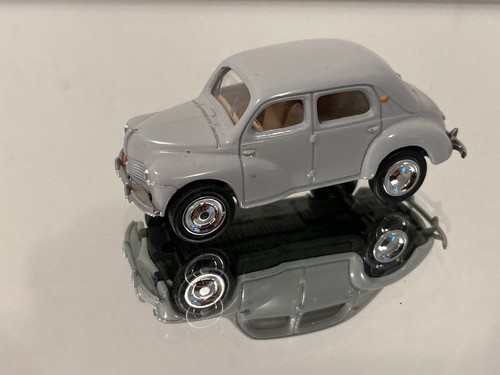 Renault 1946 miniature - renault, 4