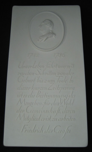 Kpm berlin porcelaine relief - berlin,