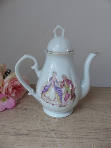 Petite cafetière - , en