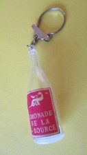 Porte clé vintage, années 60 Bouteille de  LIMONADE DE LA SOURCE