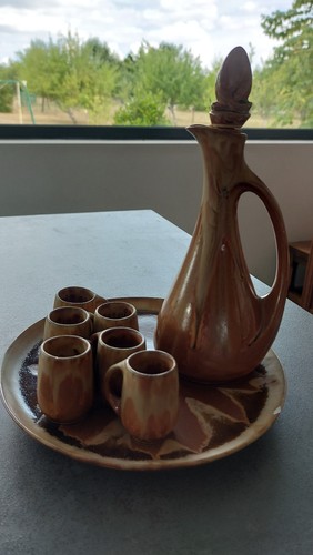Service liqueur avec - à,