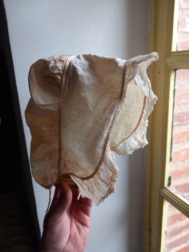 Coiffe brodée costume