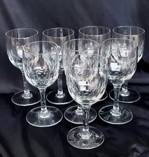 SÉRIE  DE 8 VERRES A VIN
