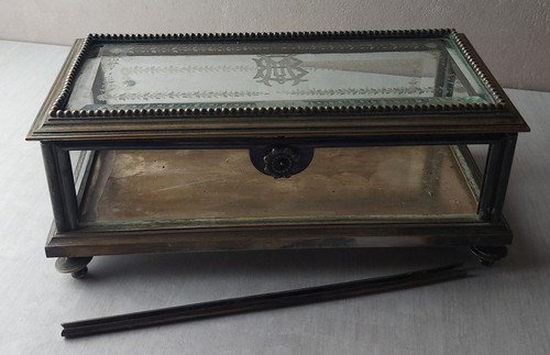 Ancienne boîte coffre à - boîte,