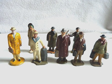 8 PERSONNAGES  EN PLOMB POUR DECOR TRAIN CHEMIN DE FER