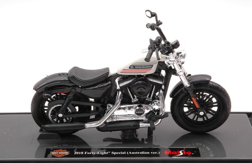 Miniature moto auto 18 - moto, 1:18