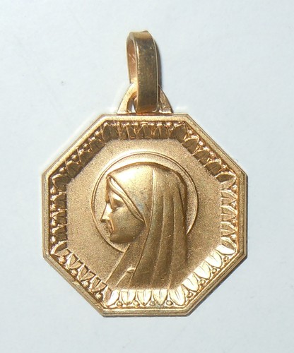 Jolie médaille religieuse - jolie,