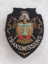 Un insigne tissu militaire " TRANSMISSIONS ".