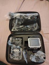 caméra style GoPro 4K ultra HD WiFi bleu clair avec multiple accessoires 