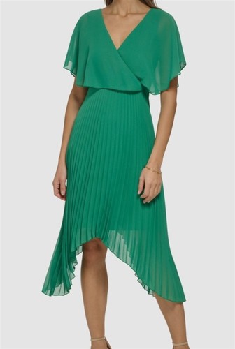 Nwot kensie green chiffon - green,