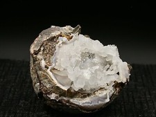 GÉODE AVEC QUARTZ SCEPTRE  -