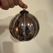 Ancienne Boule Décoration de Noël en verre églomisé Mercurisé