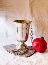 Gobelet ancien en étain massif signé Les étains du manoir Goult (France)