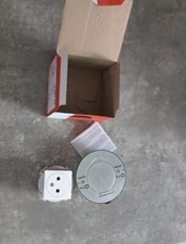 Prise de sol simple 2P+T Surface 16A 250V avec platine ronde - inox brossé neuf