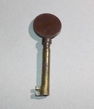 Clé de Meuble pour porte d'armoire, bibliothèque, buffet, etc... +/- 1950