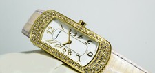 Allongée femme montre - allongée, yves